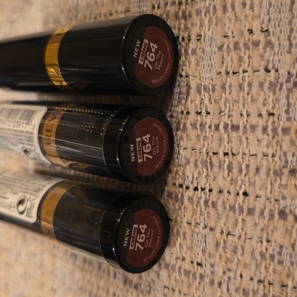 REVLON BRAND WOMEN'S SUPER LUSTROUS LIPSTICK BUNDLE OF 3 - Picture 2 of 6